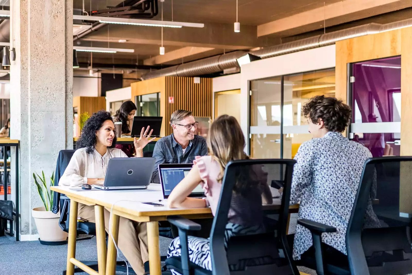Go-to Office Furniture Picks for Co-working Spaces
