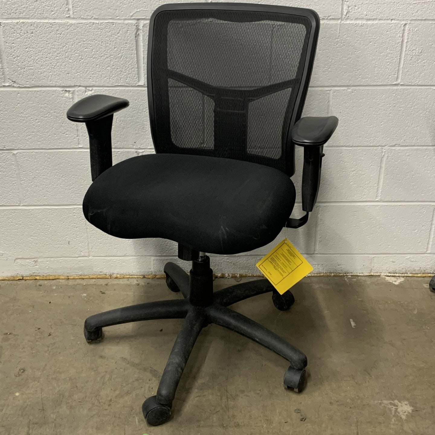 Pre-Owned Black Mesh Back Task Chair Image