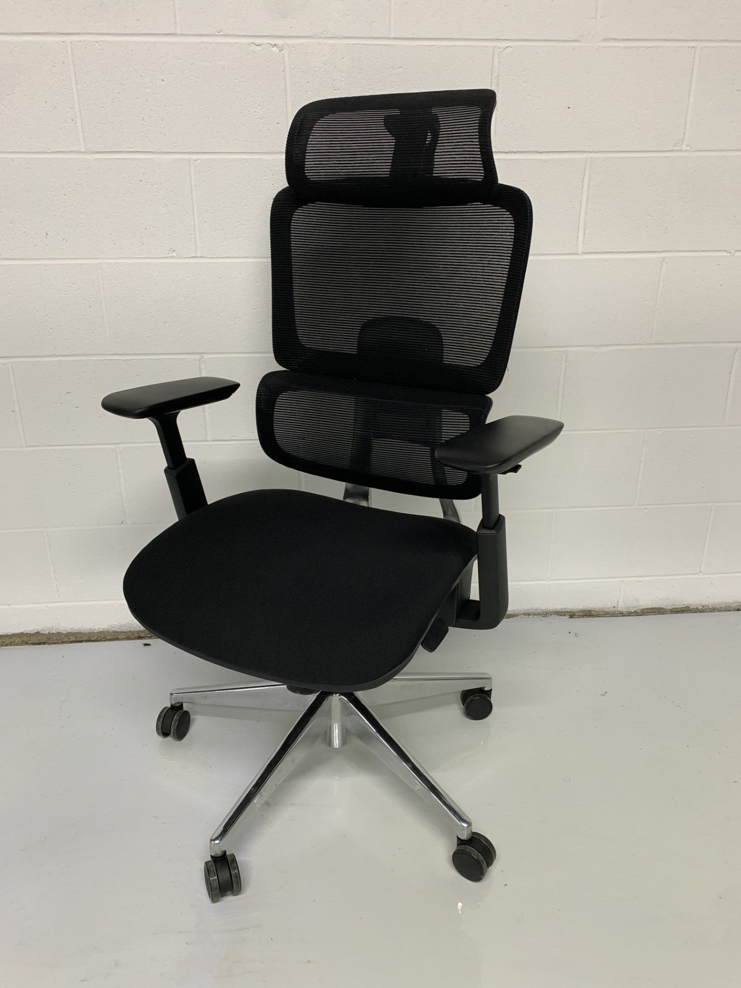 High Back Mesh Executive Chair w/Arms & Headrest – Black Image